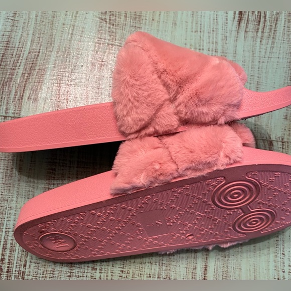 Steve Madden Pink Fluffy Furry Slides Size S/M 7 - Picture 3 of 5